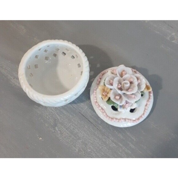 White Floral Porcelain Basket Weave Covered Trinket Dish - Picture 2 of 5